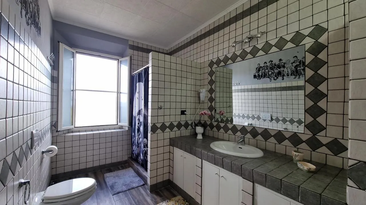 Hollywood Apartment Capoliveri  Italia